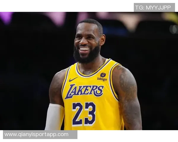 里夫斯赞詹姆斯无论传球还是投篮总能做出明智选择不受外界干扰 里夫斯赞詹姆斯无论传球还是投篮总能做出明智选择不受外界干扰