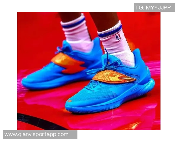 布克赛后手持库里签名鞋款Book1出席采访引发热议