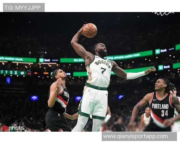 杰伦布朗本赛季表现惊艳已六度得分30东部球员中独领风骚