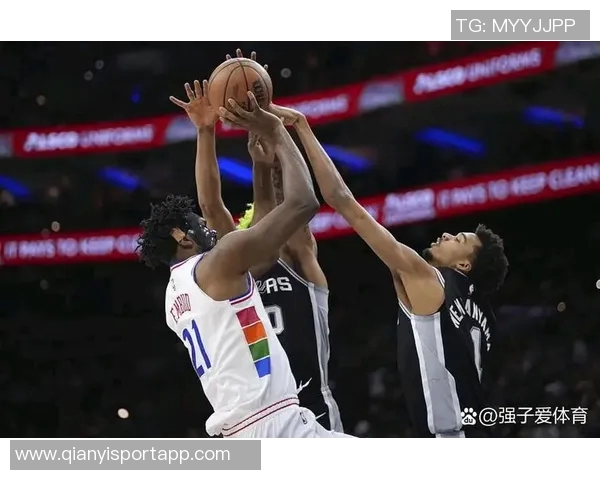 恩比德复出首节表现平平6分钟内仅得4分1板1助展现恢复之路